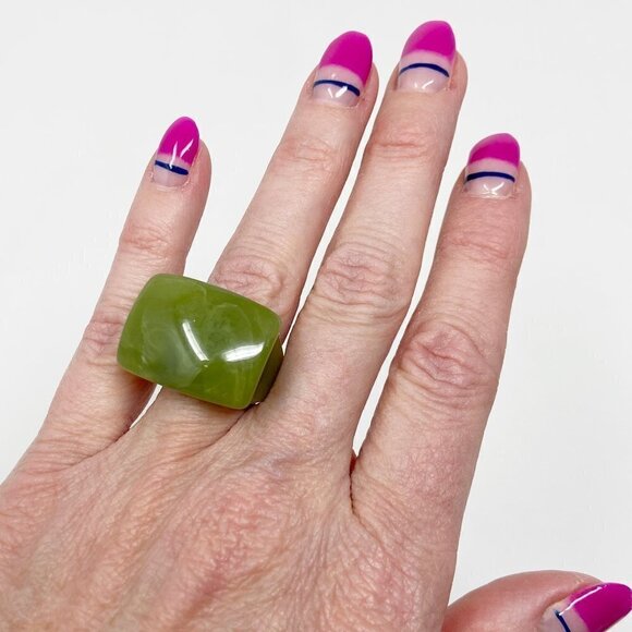 Olive Green Chunky Acrylic Ring Statement Size 6 - Picture 1 of 7